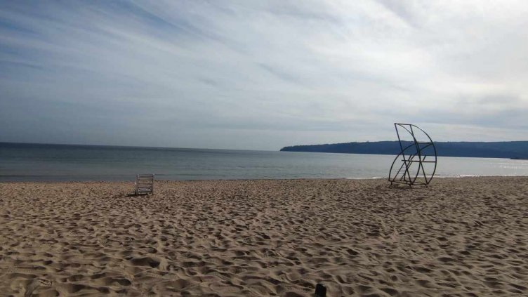 Новата седмица започва с облаци по морето