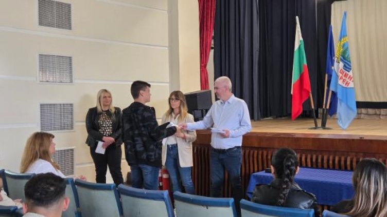 Варненска община подкрепи 72 абитуриенти