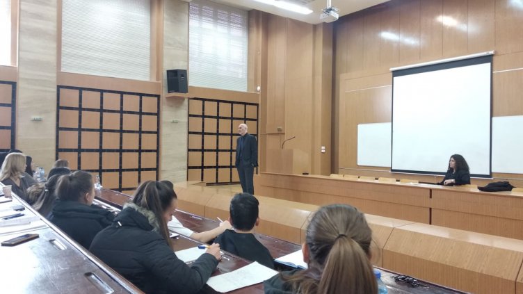 Варненският окръжен съд в поредни срещи със студенти от Икономическия университет