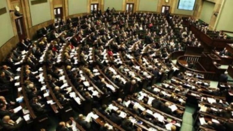 Полски евродепутат удари шамар на свой колега