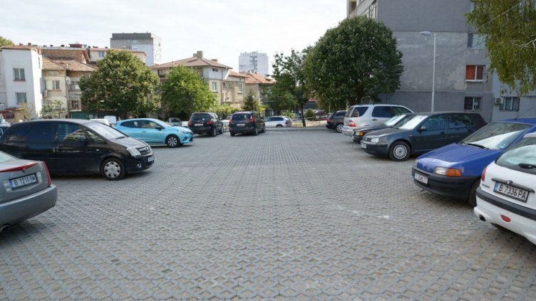 Кметът Портних пусна снимки от нов паркинг