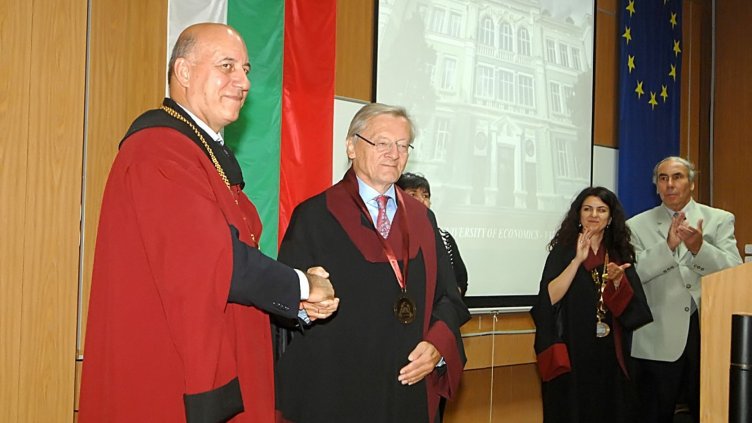 Един век от построяването на академичната сграда отбеляза ИУ