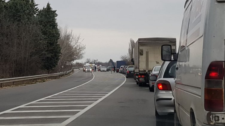 По улеснен регламент преминаваме през КПП-ата около градовете