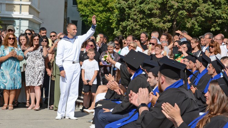 Наградиха отличници от випуск 2024 на ВВМУ „Никола Вапцаров“