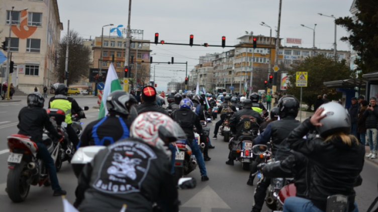 Мотоклубовете отново проведоха третомартенското си шествие