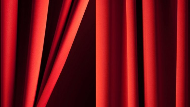 „Театралната афера“ застигна и Варна