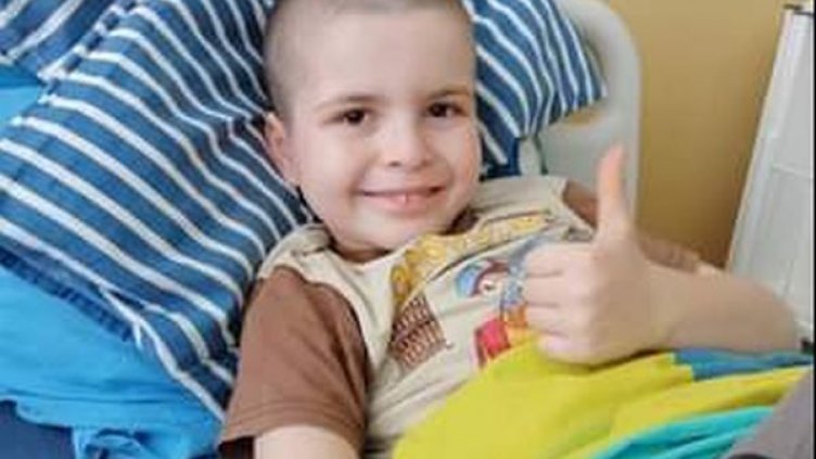 Търсят се 10 900 евро за операция на малкия Емо от Варна