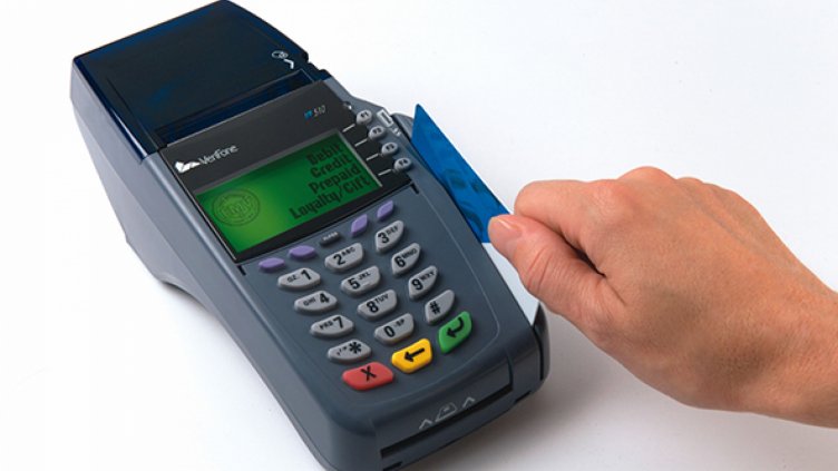 Българинът все по-често плаща с карта