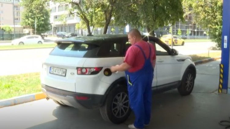 Можем ли да очакваме осезаем спад в цените на бензин, дизел, метан? Кога?