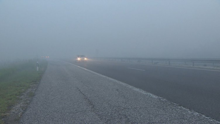 Мъгла на "Тракия" и ПТП, движението се отклонява