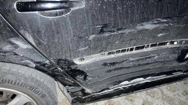 Варненец издирва шофьор, помлял колата му в центъра и избягал (СНИМКИ)