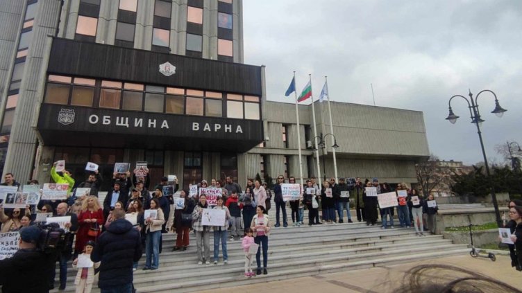 Стотици варненци протестираха срещу насилието над животни
