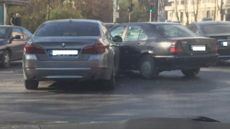 Катастрофа на подлеза на ФК затруднява движението