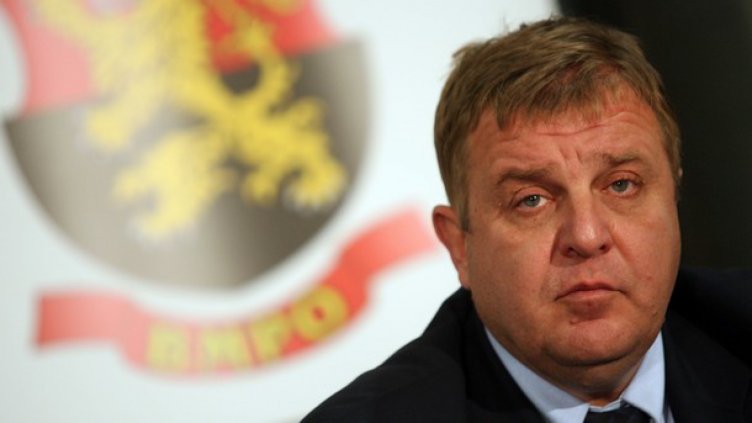 Лидерът на ВМРО Красимир Каракачанов е претърпял пътен инцидент