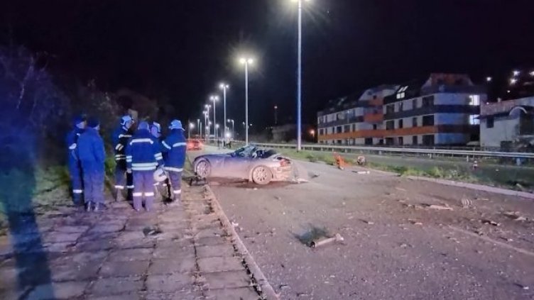 БМВ се удари в стълб, остави 3 трупа на пътя в Шумен