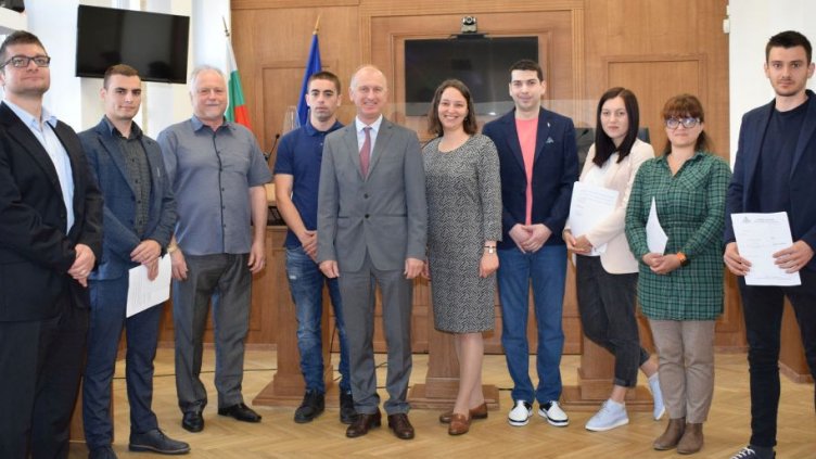 8 млади юристи започват стаж в Окръжен съд - Варна