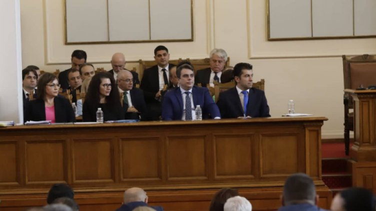 Правителството на Кирил Петков падна