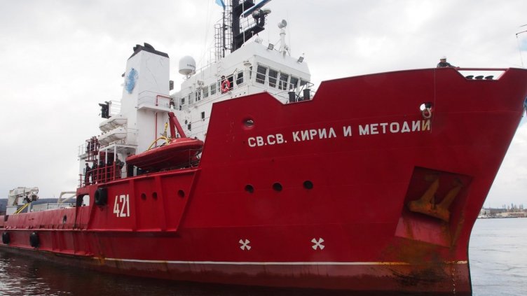 Полярният ни кораб акостира във Варна