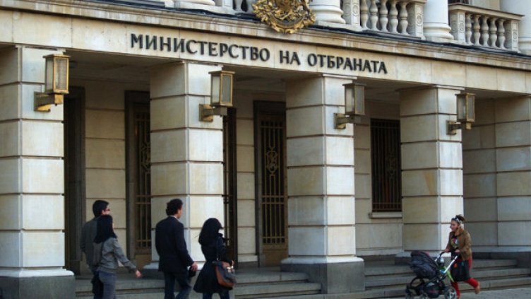 Брюксел: България и 6 страни намаляват военните си разходи