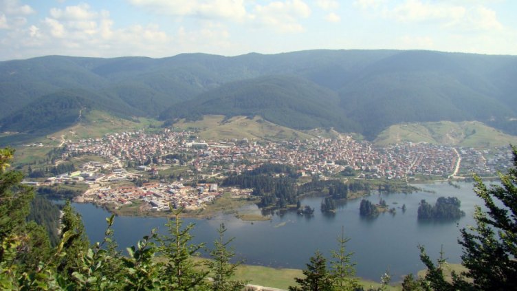 Бракониери зарязаха лодка и кола, за да избягат