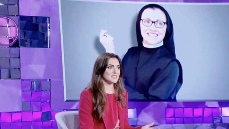 Сестра Катерина свали дрехите на монахинята. А отдолу изскочи... Кристина