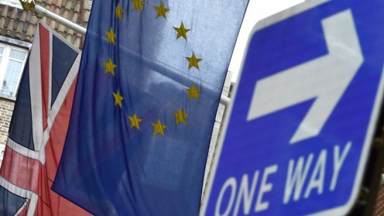 Великобритания обмисля как да ограничи мигрантите от ЕС след Brexit