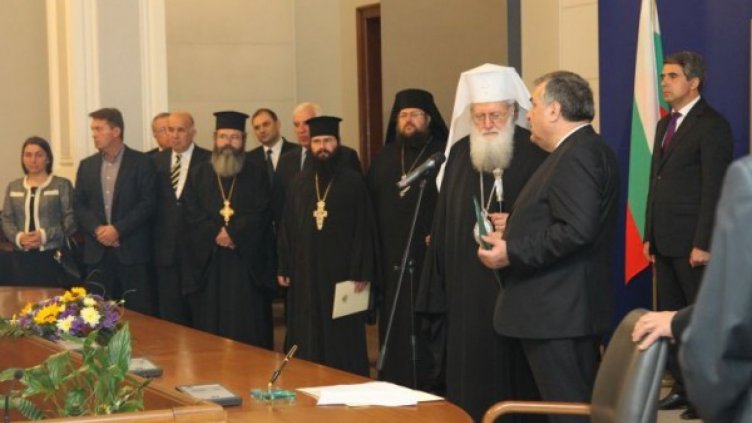 Синодът награждава Близнашки за църковни заслуги