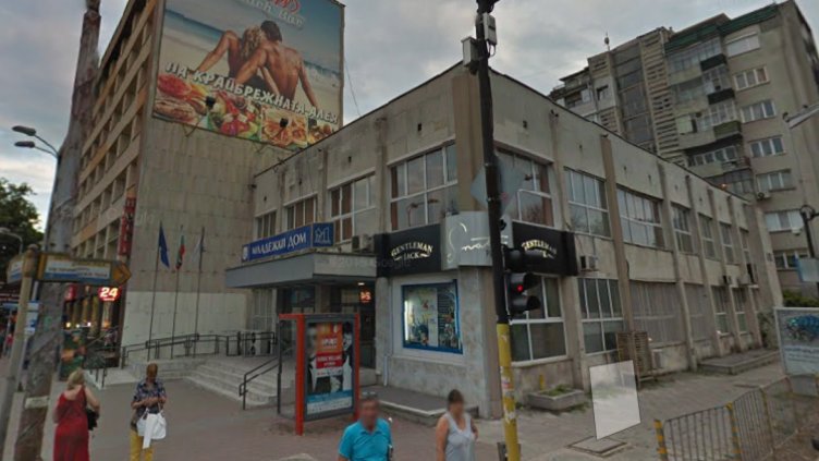 Обновяването на Младежкия дом приключва напролет