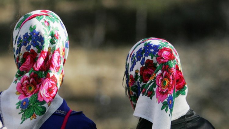 След съдебното решение: Ученичка продължава да ходи забулена на училище