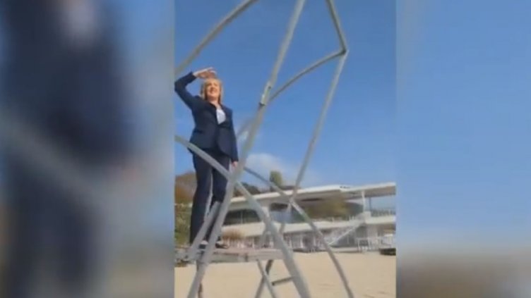 Мая – спасителка на плажа във Варна. Заяде политиците спасители ВИДЕО