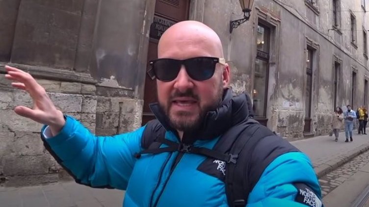 Известен блогър и беларуска са задържани на космодрума "Байконур" (ВИДЕО)