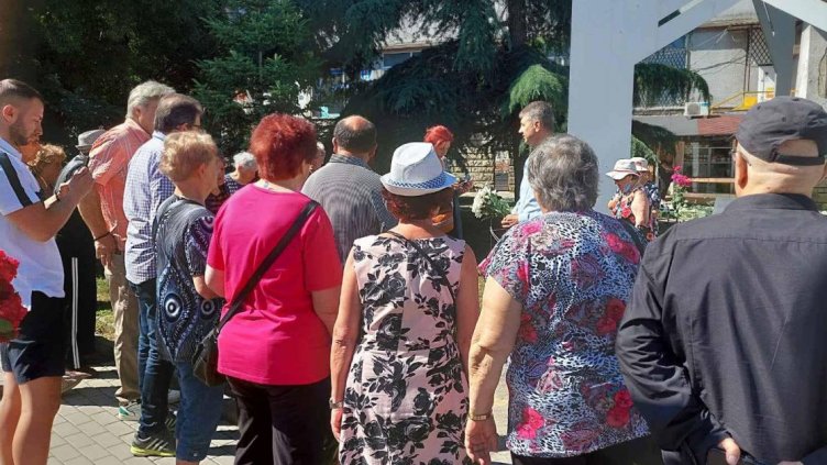 Аспаруховци сведоха глави пред жертвите на потопа от 2014 г.