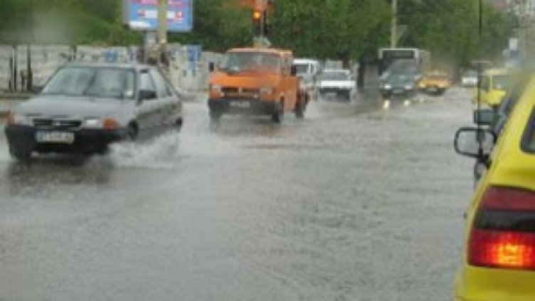 Заради дъждовете пропадна училищен покрив във Варненско