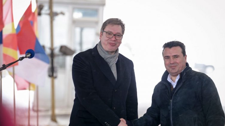 Вучич лично достави на Северна Македония ваксини срещу COVID-19