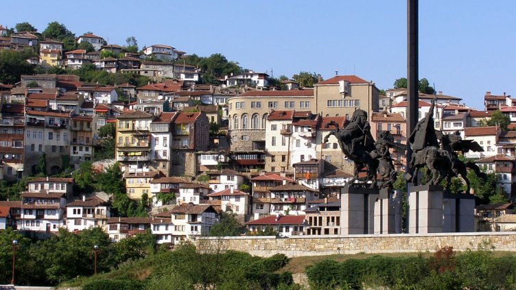 Стена на къща - паметник на културата, се срути в старата част на Велико Търново