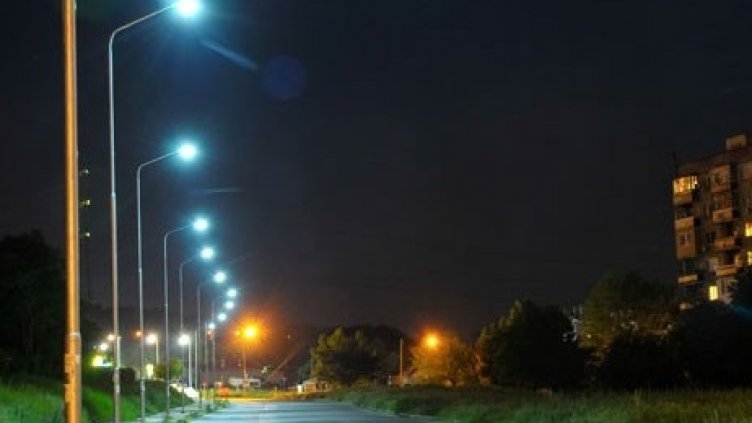 Подменят уличното осветление във "Възраждане“