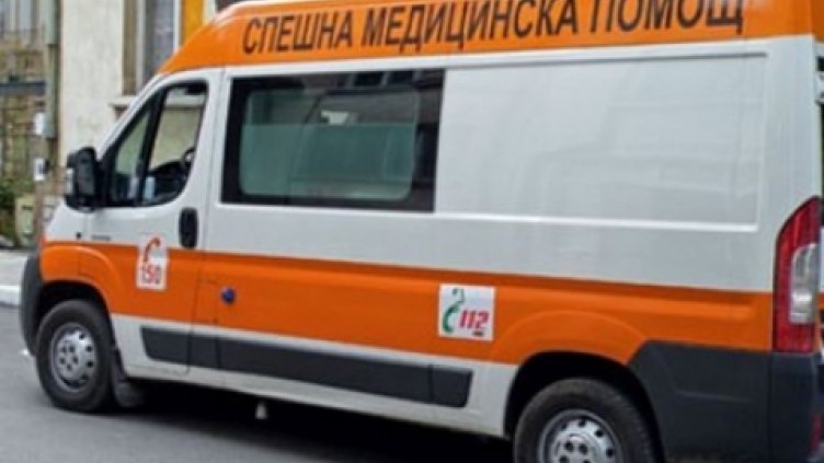 Двама с опасност за живота след зверска катастрофа