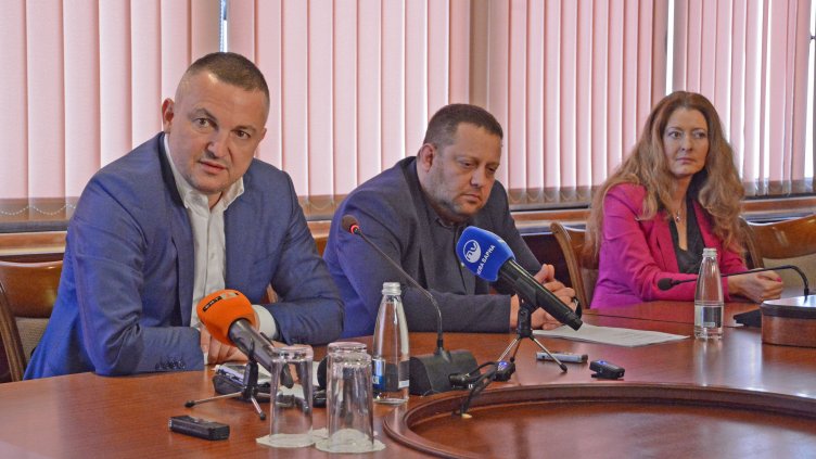 Портних обвини Радев, че "осакатява" за втори път бюджета на Варна