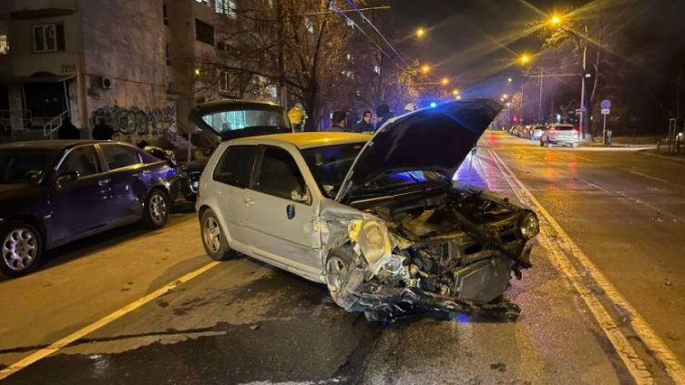 Чужденец с „Голф" помля 9 коли в София