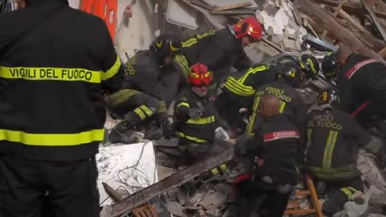 Експлозия срути сграда в Рим (ВИДЕО)
