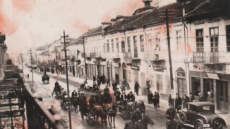 В началото на 20 век в Търново се налага модата на коледните благотворителни балове