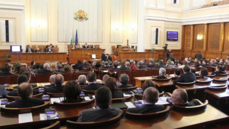 Парламентът ратифицира Договора с Македония