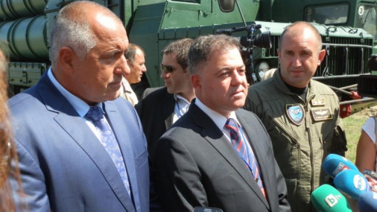 Ген. Румен Радев хвърля шапката до дни
