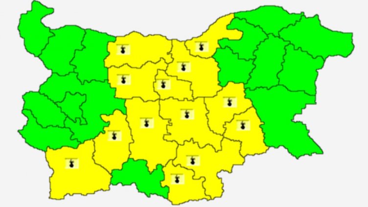 Обявиха жълт код за опасни жеги в 13 области