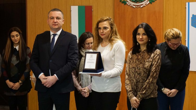 Наградиха участниците в конкурса „Да украсим Варна за Коледа 2017“