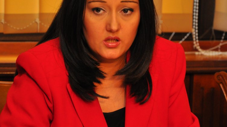 Лиляна Павлова: Няма да глобяваме за паспортизацията на сградите