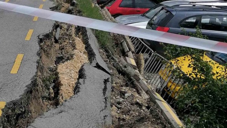 Велоалея се срути върху коли във Варна