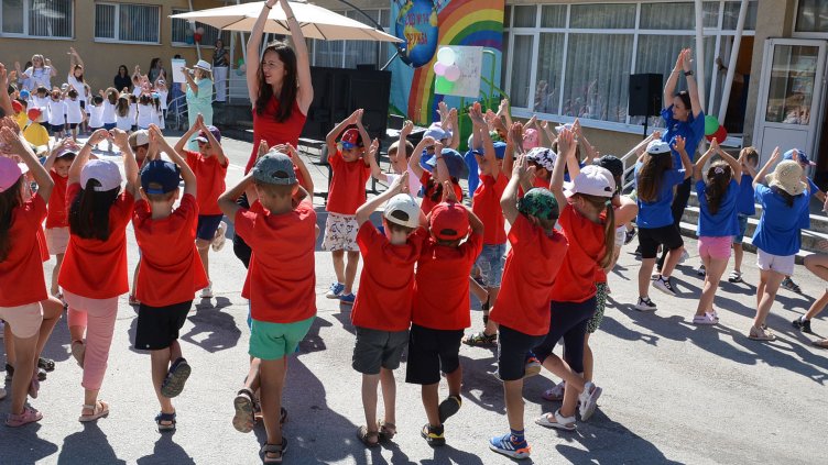 Забавен урок по безопасност на движението проведоха деца от Варна