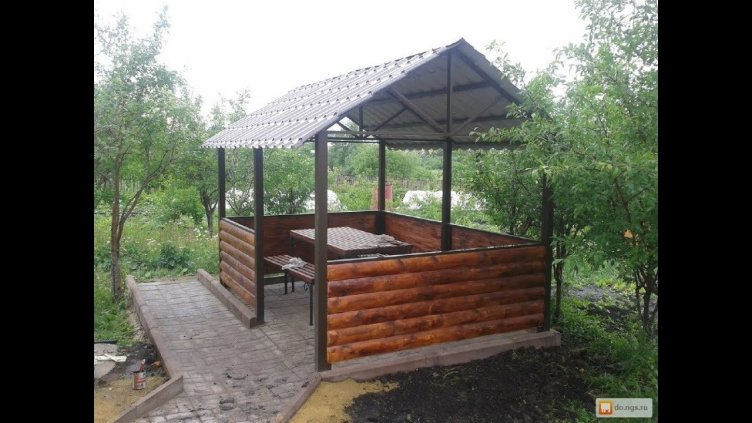 Дърво потроши беседка в курорт край Варна