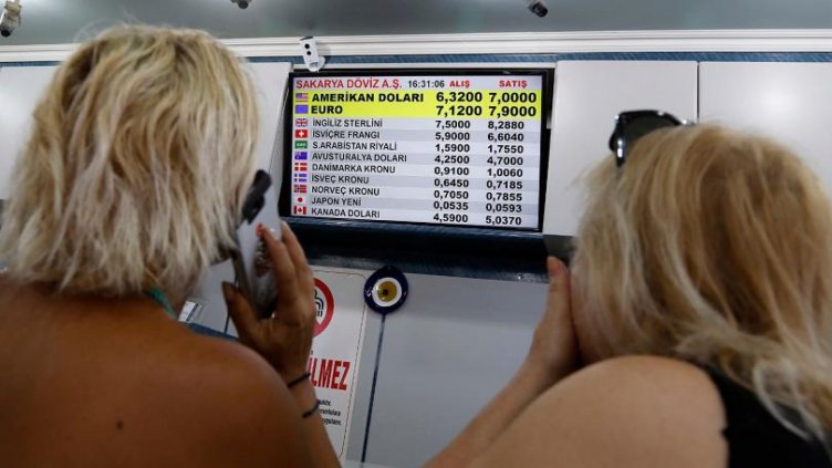 Министерството на туризма внимава заради срива на турската лира